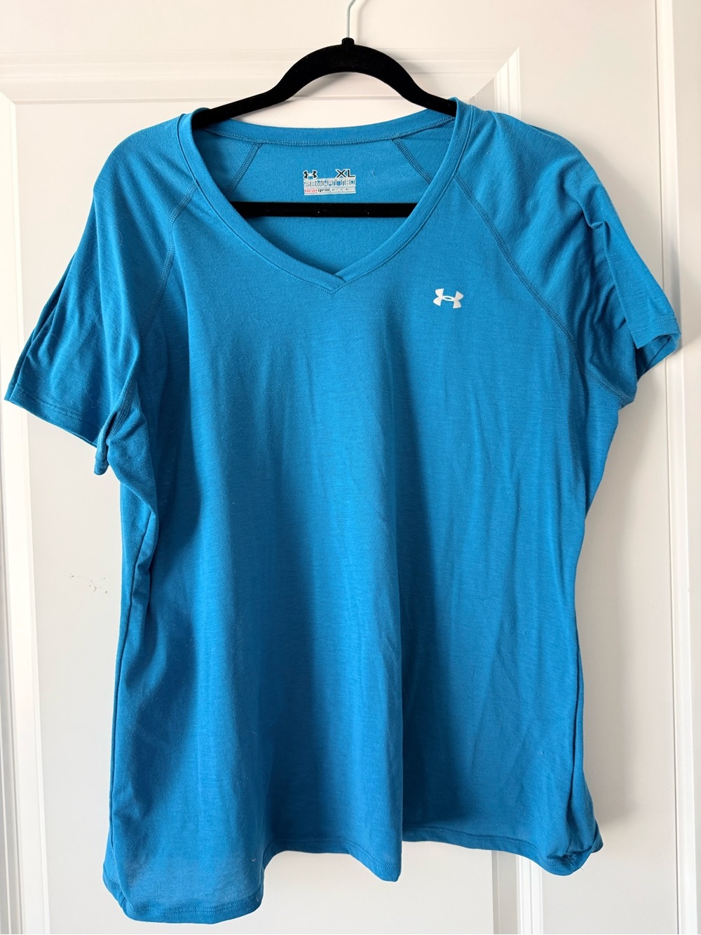 Under Armour Women’s Short Sleeve athletic V-Neck Tee in Blue teal